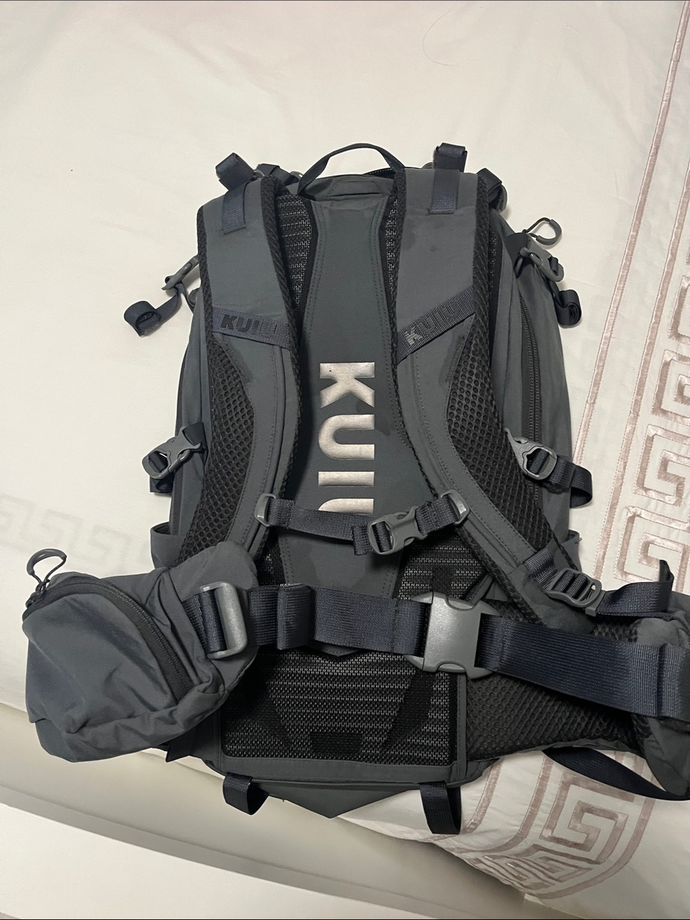 KUIU Venture Divide 2000Backpack - Picture 2 of 3